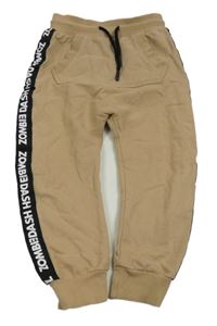 Piesková é tepláky s pruhom s nápismi