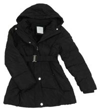 Černý šusťákový zimní kabát s páskem a kapucí Primark