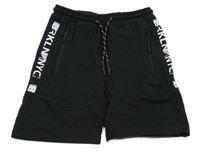 Černé teplákové kraťasy s nápisem Stop+Go