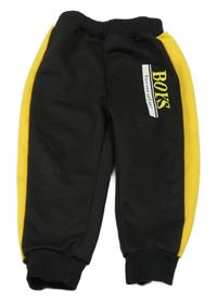 Čierne tepláky so žltým pruhom a nápisom