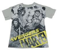 Šedé tričko se superhrdiny a nápisem Marvel 