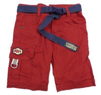 Vínovo-tmavomodré plátěné kraťasy s nášivkami a páskem 