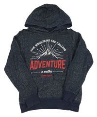 Tmavomodrá melírovaná mikina s nápisom a kapucňou