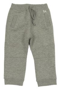 Sivé melírované tepláky s nášivkou