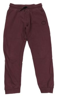 Vínové tepláky s nápisom George