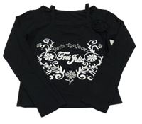 Černé crop triko s nápisy a květy a volnými rameny