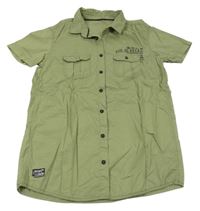 Khaki košeľa s nápisom Chapter Young