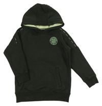 Tmavozelená mikina s čtyřlístkem a kapucňou