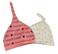 2x čepice - smotanová s kapsami + ružová s nápismi