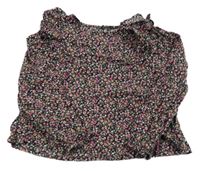 Čierna kvietkovana blúzka s volánikmi MANGO