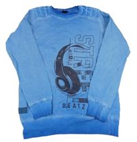 Modrá mikina so sluchátky a nápisom Chapter Young