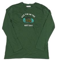 Zelené tričko s ovladačem a nápismi Zara