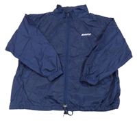 Tmavomodrá šušťáková jarná bunda s logom a ukrývací kapucňou Masita