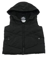 Čierna šušťáková zateplená vesta s kapucňou Matalan