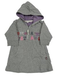 Sivé teplákové šaty s nápisom a kapucňou