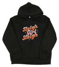 Čierna tepláková mikina s nápismi a kapucňou