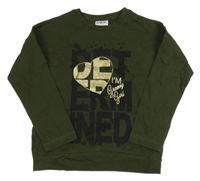 Tmavozelené tričko s nápismi