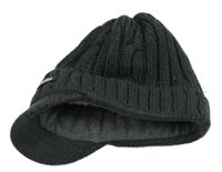 Tmavošedá pletená čepice s kšiltem 