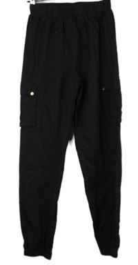 Dámské černé plátěné cargo kalhoty s kapsami PrettyLittle Thing