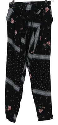 Dámske čierne kvetované voľné é nohavice s opaskom Primark