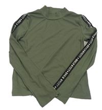Khaki rebrované crop tričko s nápisy na rukávech C&A