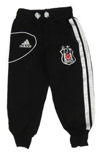 Černé fotbalové tepláky s nášivkou a pruhy - BJK Adidas