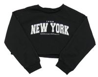 Čierna crop mikina s nápisom