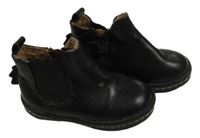 Černé koženkové kotníčkové zateplené boty Next vel. 22