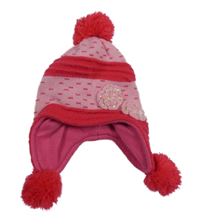 Růžovo-jahodová pletená čepice s květinou s kamínky a bambulemi