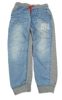 Svělemodro-šedé cuff rifle s nápisem a úpletovým pasem 