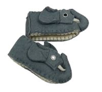 Šedo-bílé vlněné capáčky slon