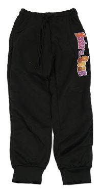 Černé tepláky s nápisem 