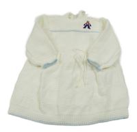 Bielo-modré vzorované pletené šaty s nášivkou