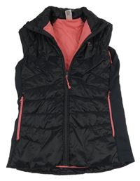 Čierna šušťáková zateplená funkčná vesta Quechua