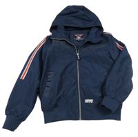 Tmavomodrá šušťáková jarná bunda s pruhy na rukávech a kapucňou C&A