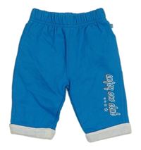 Modré tepláky s nápisom