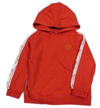 Červeno-biela mikina s nášivkou a kapucňou