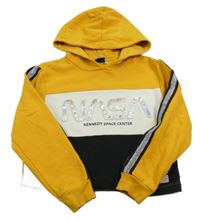 Žlto-bielo-čierna crop mikina s nápisom a kapucňou C&A