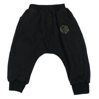 Čierne baggy tepláky s potlačou