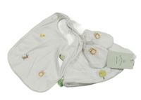 3 set - biela čapica s nášivkou + bryndák + rukavice John Lewis