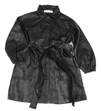 Černý koženkový kabát s páskem ZARA