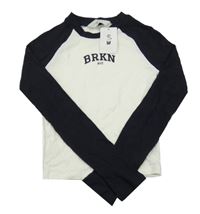 Nové - Bielo-tmavomodré rebrované crop tričko s nápisom H&M