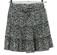 Dámska čierno-biela vzorovaná sukňa