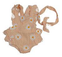 2set - Lososový mušelínový kraťasový overal s květy + čelenka 