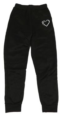 Čierne tepláky so srdiečkom
