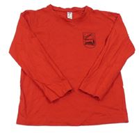 Červené tričko s nápisom