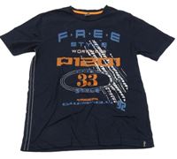 Tmavomodré tričko s nápismi a číslom