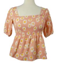 Dámska ružová kvetovaná žabičková crop peplum blúzka George