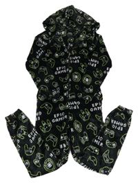 Čierna chlpatá kombinéza s ovladači a kapucňou