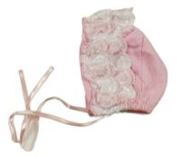 Růžopvý čepeček s volánky 